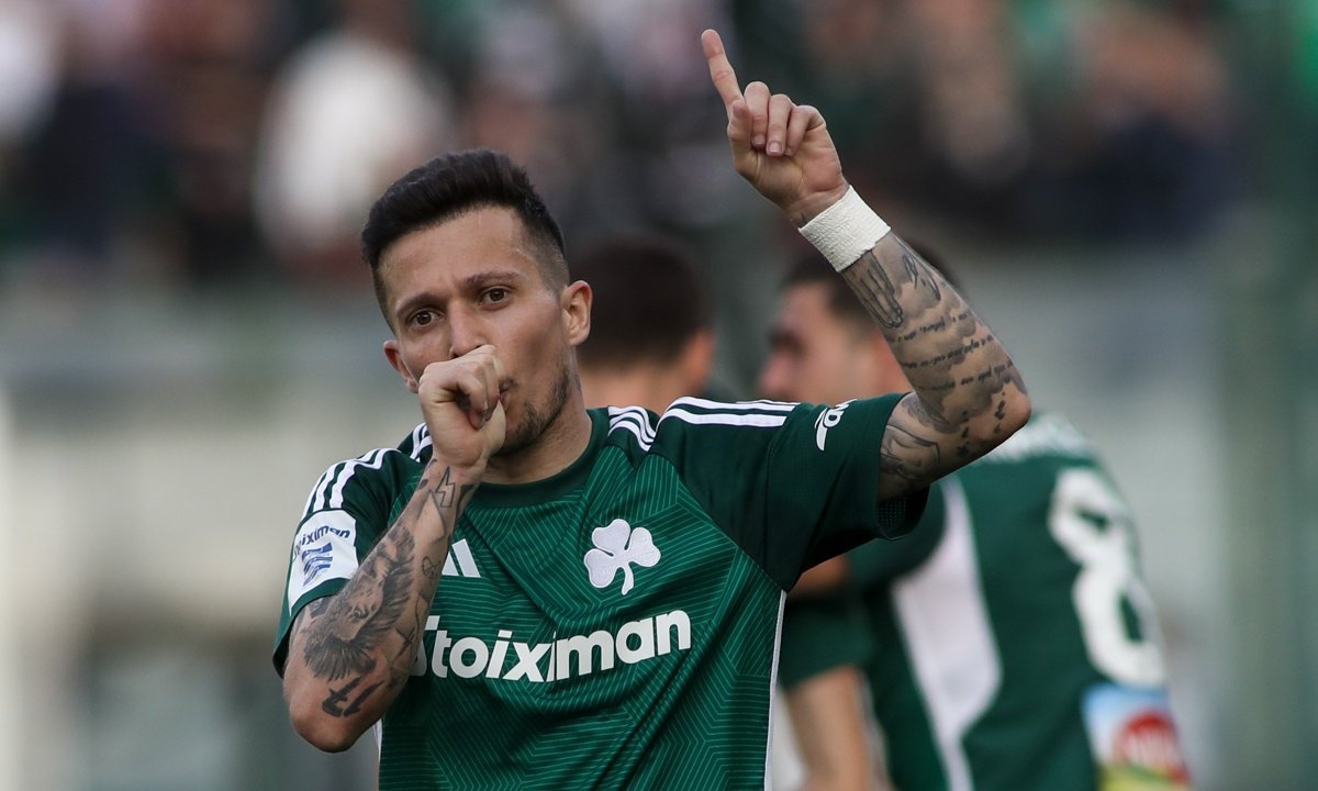 Bernard comemora gol pelo Panathinaikos (foto: Divulgação/Panathinaikos)