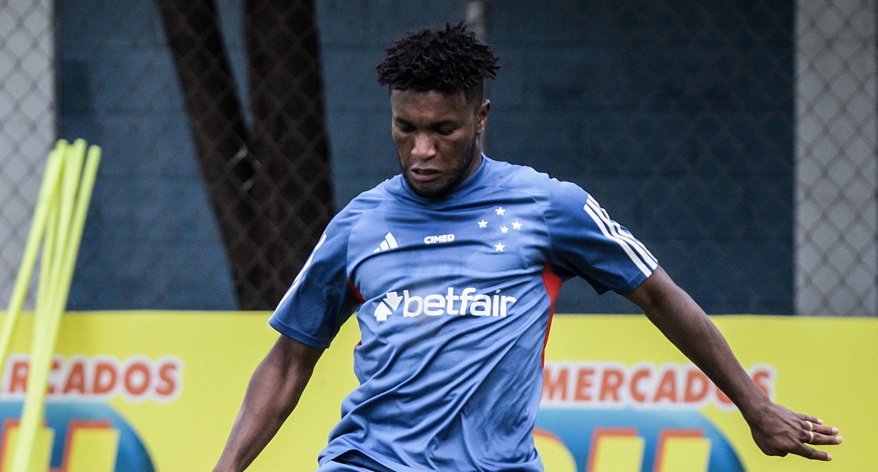 José Cifuentes, meio-campista do Cruzeiro (foto: Gustavo Aleixo/Cruzeiro)