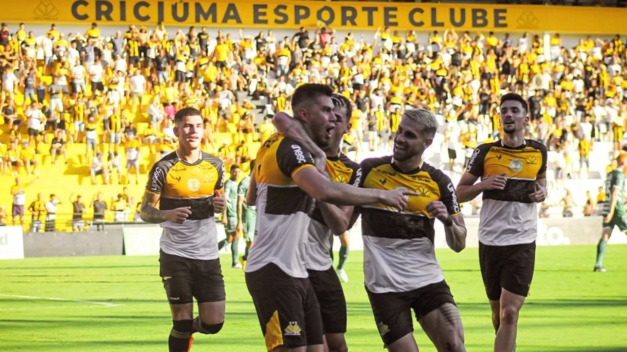 Criciúma vai disputar a Série A de 2024, já o Brasiliense está na Série D (foto: Divulgação/Criciúma)