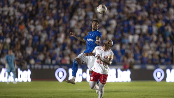 Jogadores de Cruzeiro e Tombense disputando bola (foto: Staff Images/Cruzeiro)