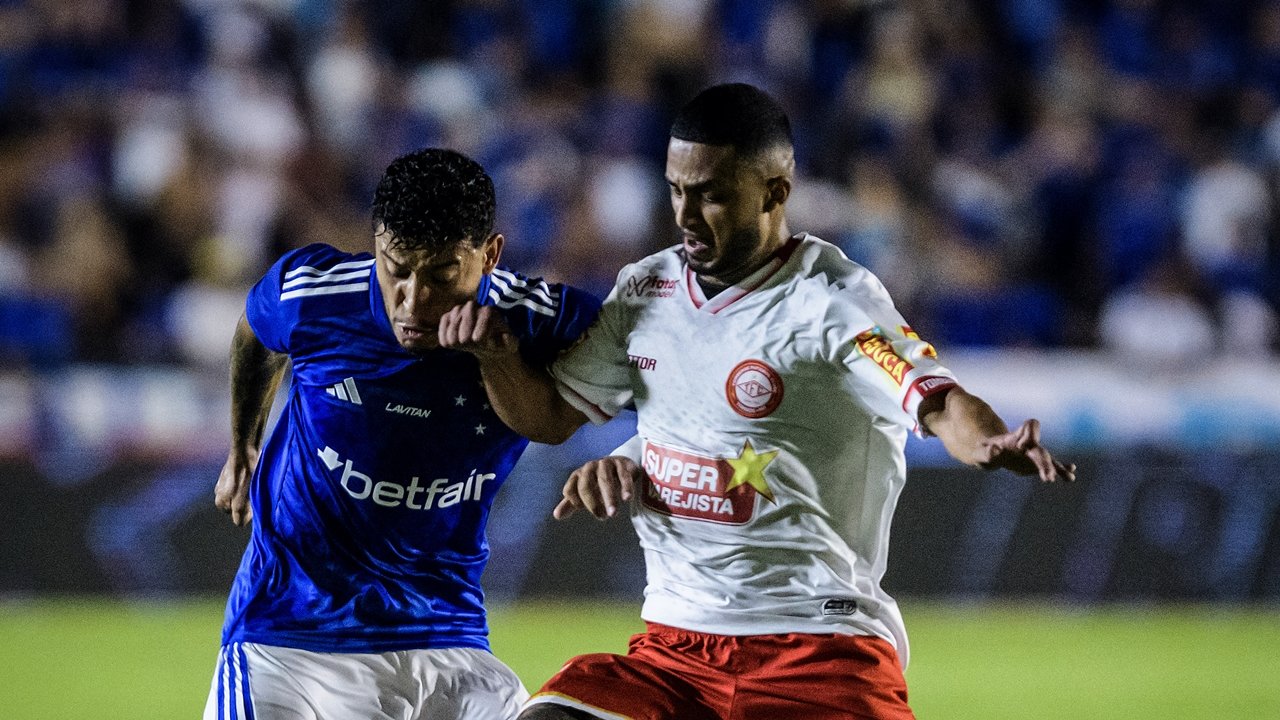 Jogadores de Cruzeiro e Tombense disputando bola (foto: Staff Images/Cruzeiro)