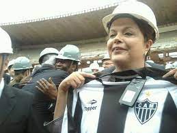 Ex-presidente do Brasil, Dilma Rousseff também é torcedora do Galo. "Aprendi a gostar de futebol indo, ainda criança, ao estádio do Mineirão assistir aos jogos do Atlético", declarou em nota oficial em certa oportunidade.