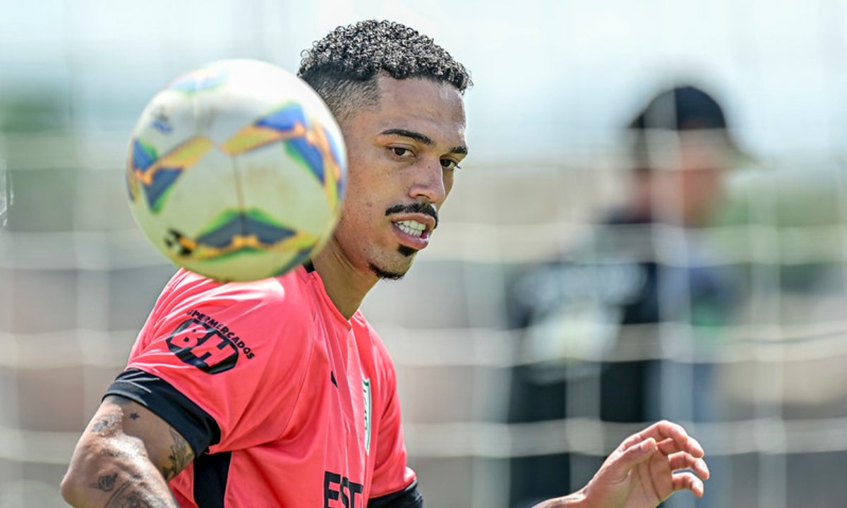 Éder durante treino no CT Lanna Drumond (foto: Mourão Panda/América)