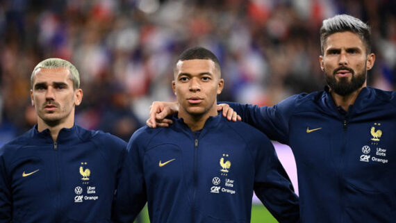 Kylian Mbappé, Antoine Griezmann e Olivier Giroud (foto: FRANCK FIFE / AFP)