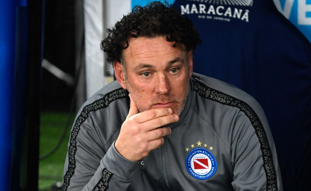 Argentino Gabriel Milito é um dos alvos do Atlético para o comando técnico (foto: Mauro Pimentel/AFP)
