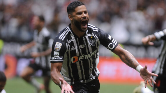 Hulk durante comemoração do 100° gol pelo Atlético (foto: Ramon Lisboa/EM/D.A Press)