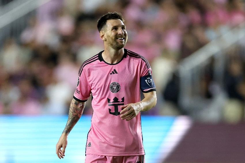 Lionel Messi com a camisa do Inter Miami (foto: Brennan Asplen / GETTY IMAGES NORTH AMERICA / Getty Images via AFP)