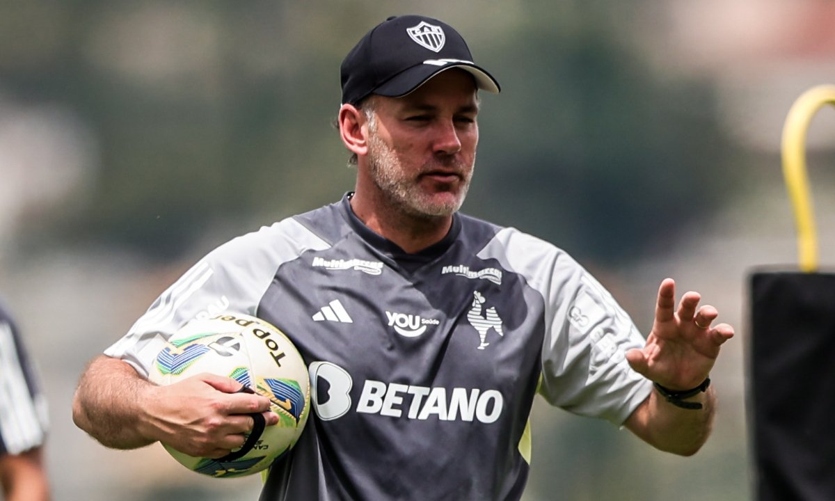 Gabriel Milito comanda treino na Cidade do Galo (foto: Pedro Souza/Atlético)