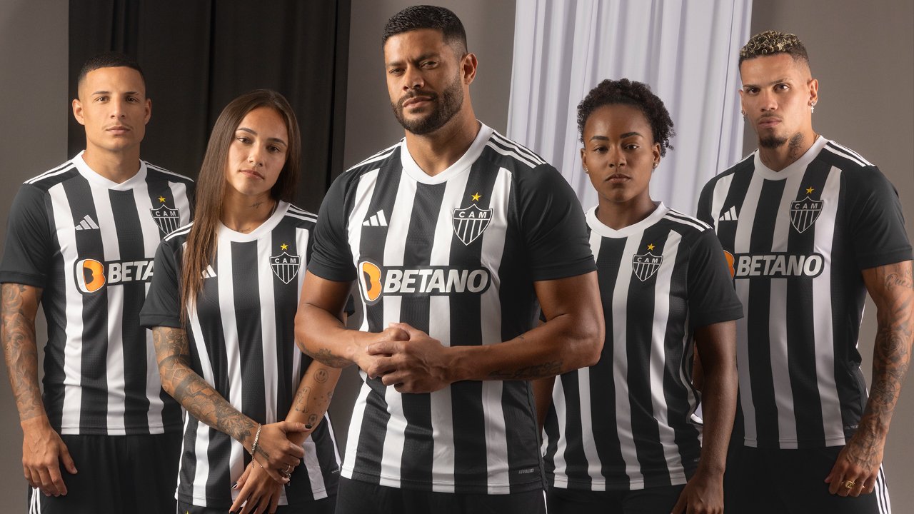 Atletas do time masculino e feminino do Atlético posam com novo uniforme, produzido pela Adidas (foto: Divulgação/Atlético)