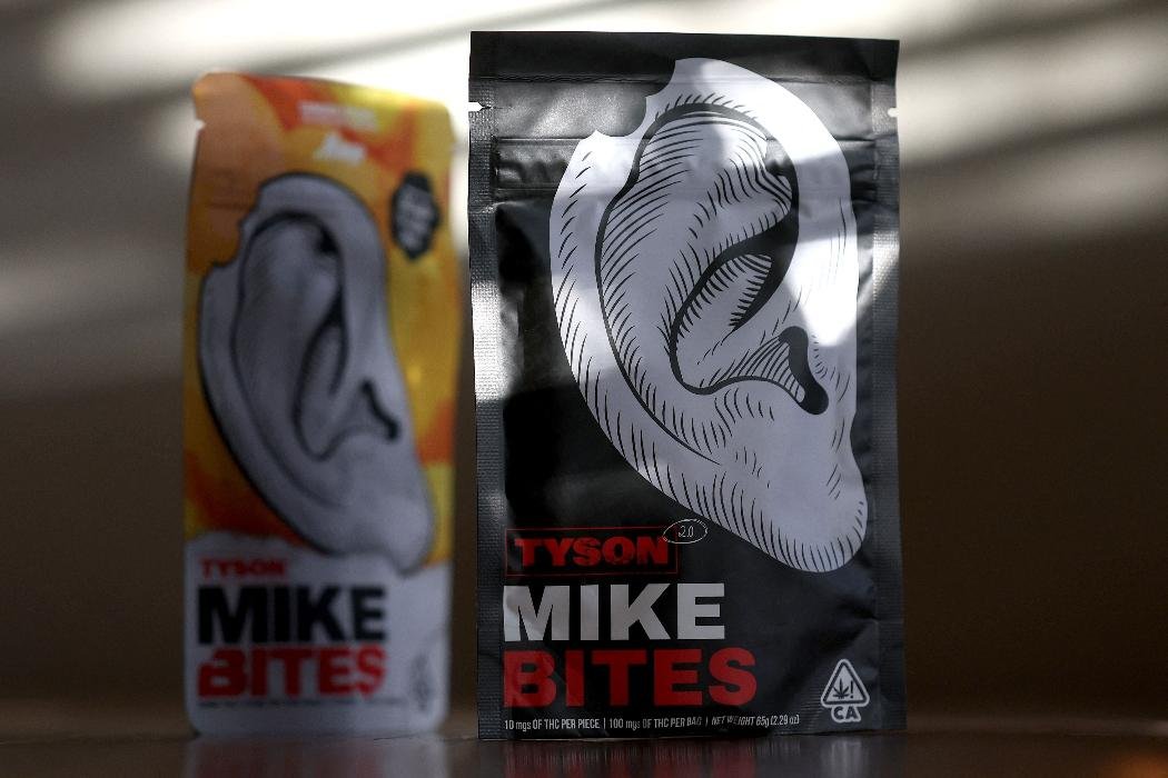 Embalagem das balas em formato de orelhas lançadas por Mike Tyson