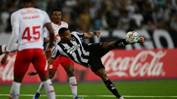 Botafogo venceu o Bragantino por 2 a 1 (foto: Pablo PORCIUNCULA/AFP)
