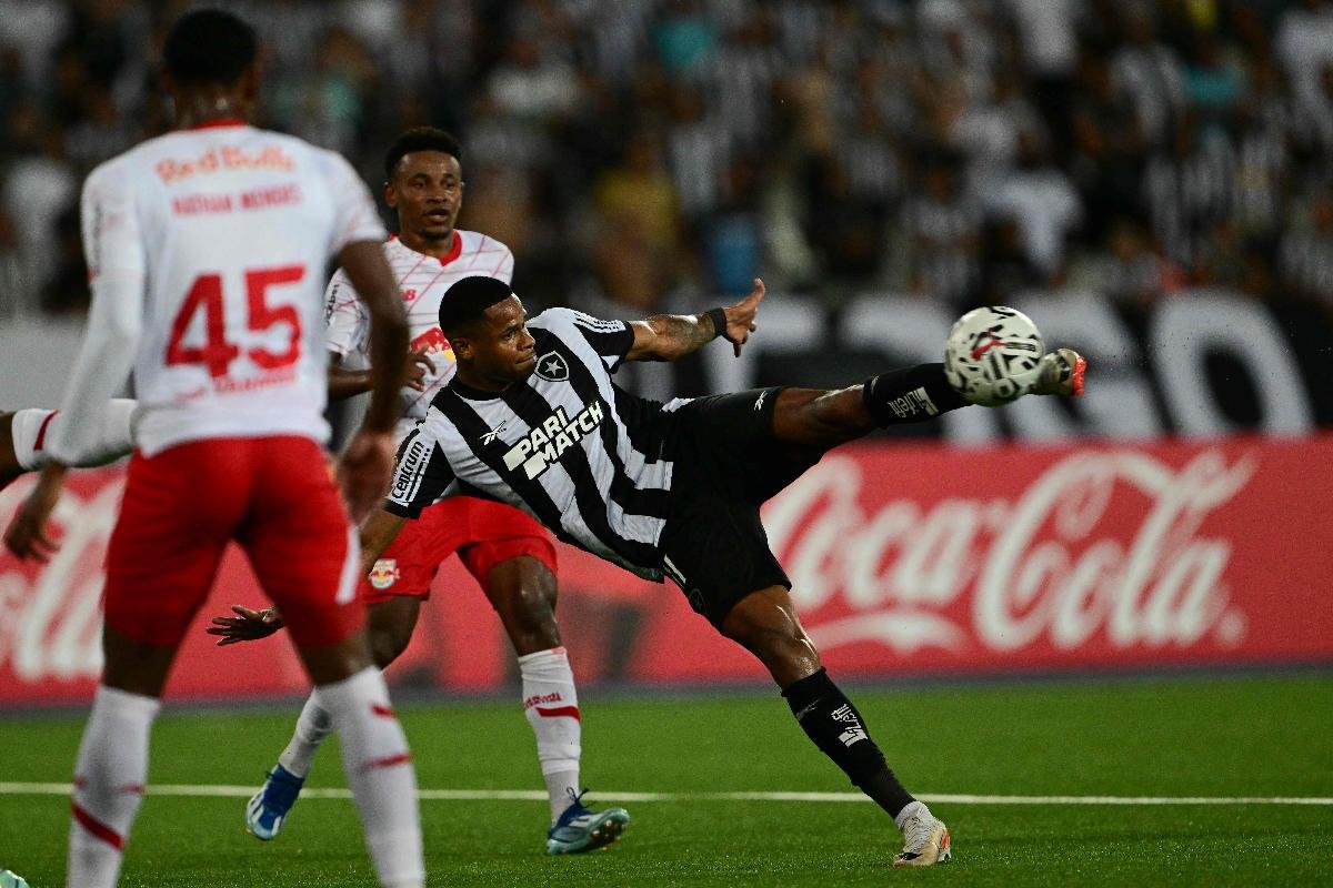 Botafogo venceu o Bragantino por 2 a 1 (foto: Pablo PORCIUNCULA/AFP)
