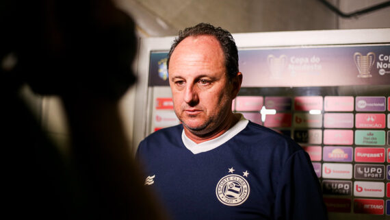 Rogério Ceni, técnico do Bahia, dá entrevista (foto: Tiago Caldas /EC Bahia)