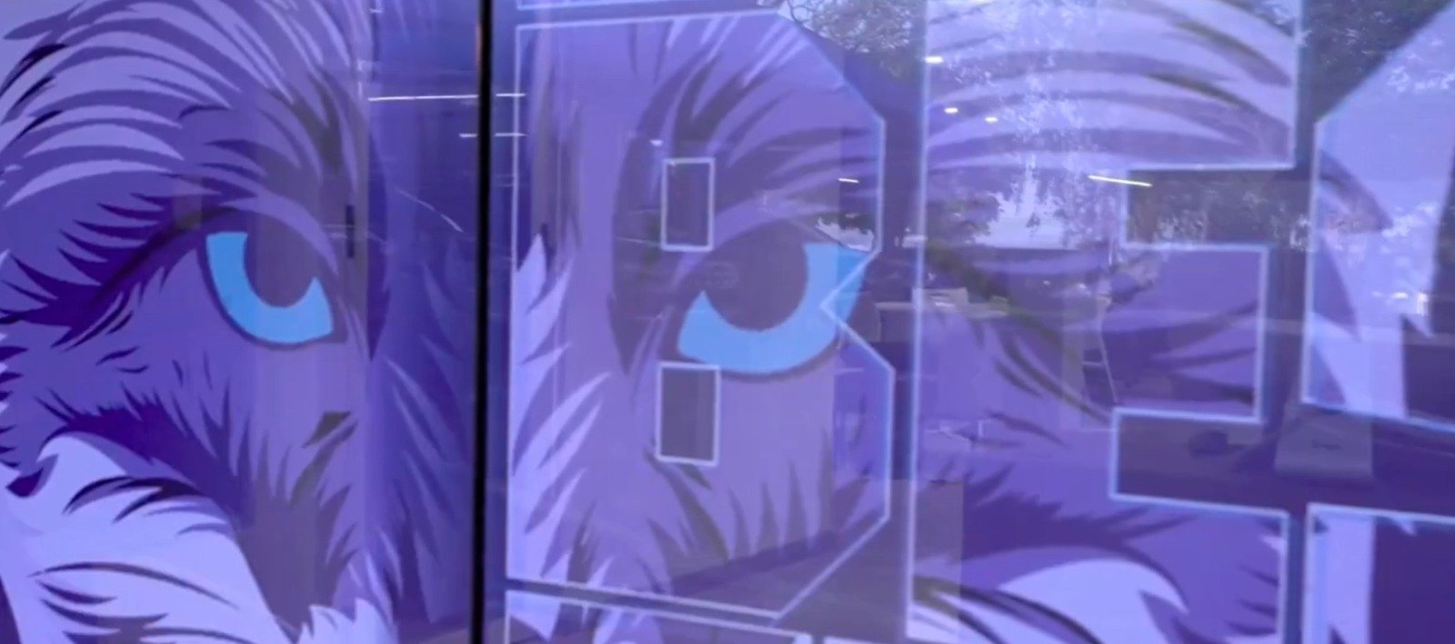 Imagem de uma das portas da sede administrativa do Cruzeiro, na Toca da Raposa II (foto: Maia Arquitetura/Cruzeiro/Reprodução)