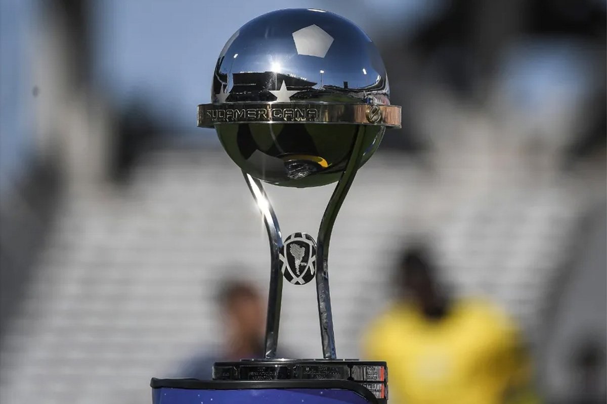 Troféu da Copa Sul-Americana (foto: Staff Images/Conmebol)