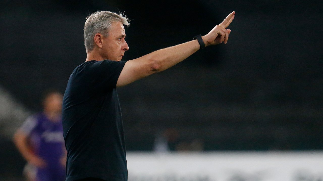 Brasileiro Tiago Nunes é o novo técnico da Universidad Católica, clube que negociava com Gabriel Milito, alvo do Atlético (foto: Vitor Silva/Botafogo)