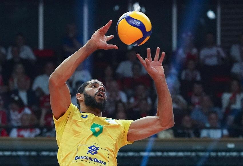 Wallace na Seleção Brasileira (foto: JANEK SKARZYNSKI / AFP)