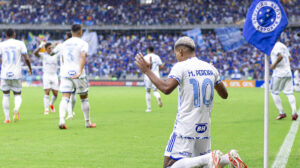 Matheus Pereira celebra gol marcado pelo Cruzeiro - Crédito: 