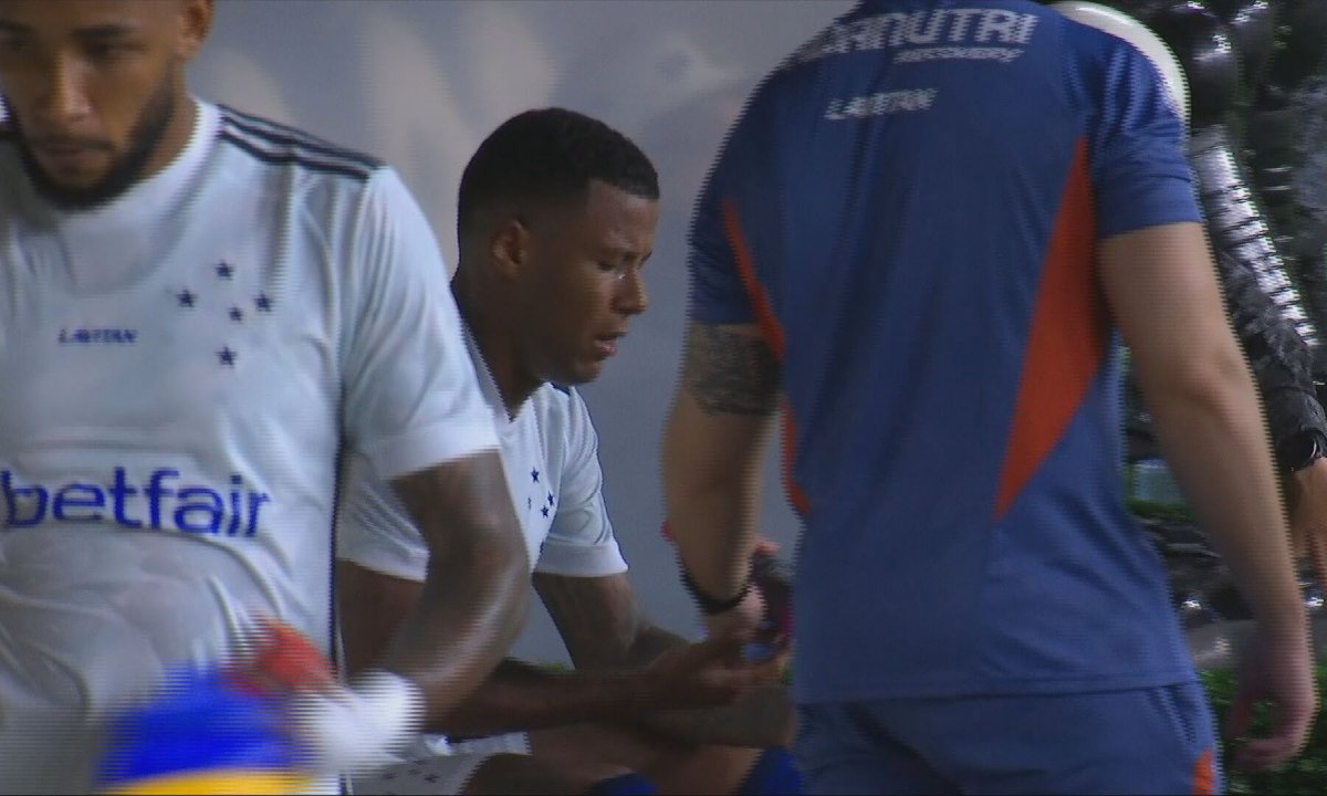 Arthur Gomes após ser substituído no Cruzeiro (foto: Reprodução/Premiere)