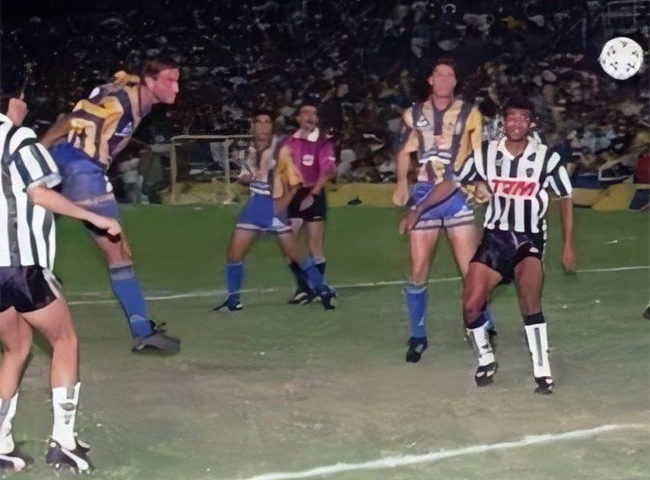 Rosario Central levou o título da Copa Conmebol de 1995 com reviravolta contra o Atlético - (foto: Reprodução)