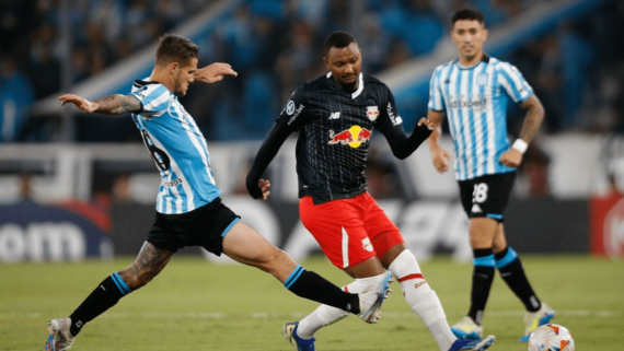 Jogadores de Bragantino e Racing, pela Copa Sul-Americana (foto: Ari Ferreira
)