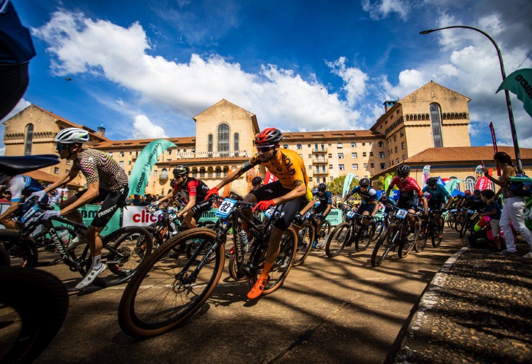Competidores de Mountain Bike (foto: Alemão Silva)