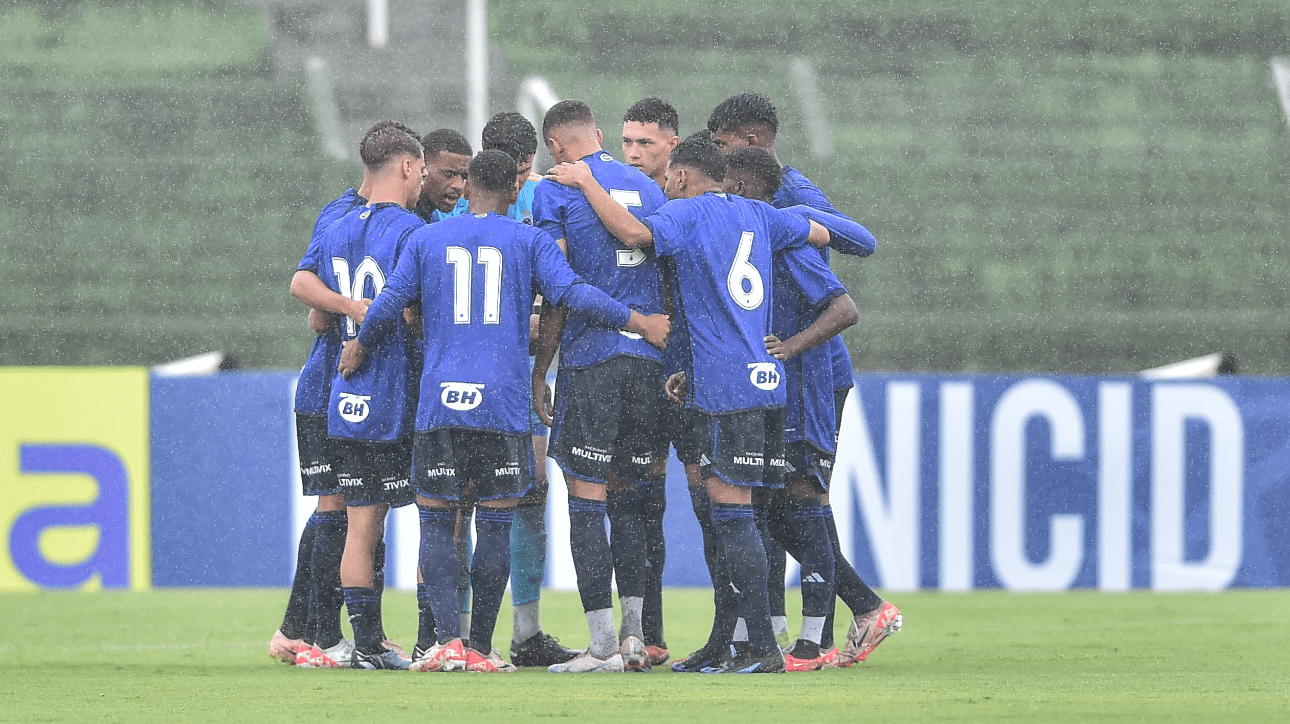 Jogadores da equipe sub-20 do Cruzeiro reunidos em circulo antes de partida pela Copa São Paulo de Futebol Júnior 2024 (foto: Staff Images/Cruzeiro)