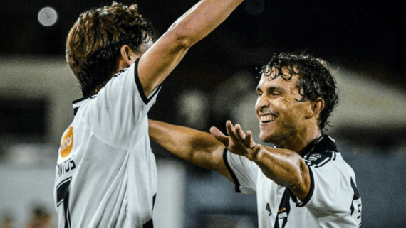 Jogadores do Danubio comemorando gol sobre Rayo Zuliano pela Copa Sul-Americana (foto: Divulgação/Danubio)