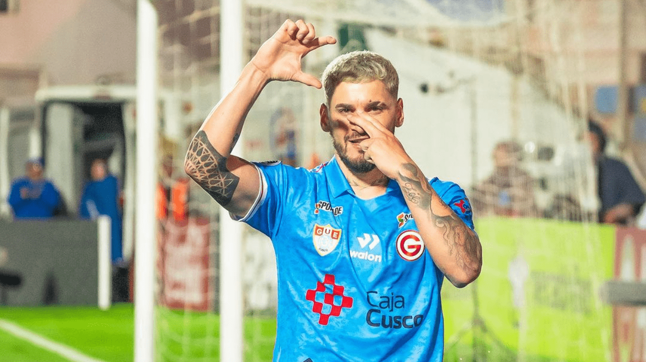 Atacante argentino Pablo Erustes, do Deportivo Garcilaso, comemorando gol na Sul-Americana (foto: Divulgação/Deportivo Garcilaso)