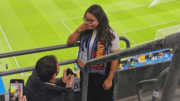 Narradora Isabelly Morais sendo pedida em casamento no Santiago Bernabéu (foto: Reprodução/Instagram)