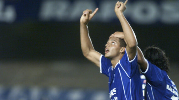 Felipe Melo em jogo do Cruzeiro, em 2003 (foto: Jorge Gontijo/EM/D.A.Press)
