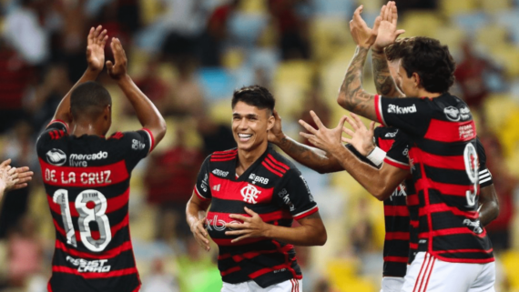 Jogadores do Flamengo comemorando gol sobre São Paulo, pelo Brasileiro (foto: Gilvan de Souza/CRF)