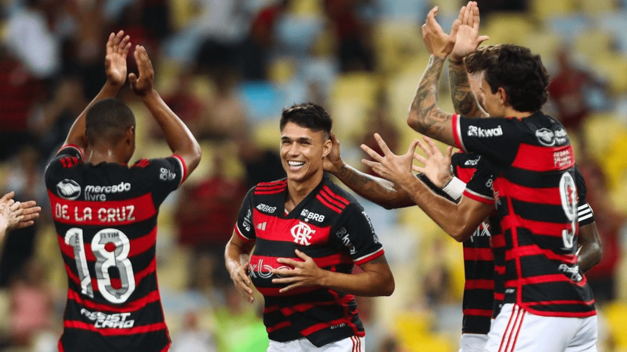 Jogadores do Flamengo comemorando gol sobre São Paulo, pelo Brasileiro (foto: Gilvan de Souza/CRF)