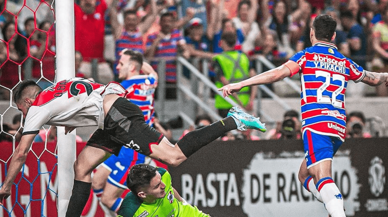 Jogadores do Fortaleza comemorando gol sobre Naiconal Postosí, pela Copa Sul-Americana (foto: João Moura/FEC)