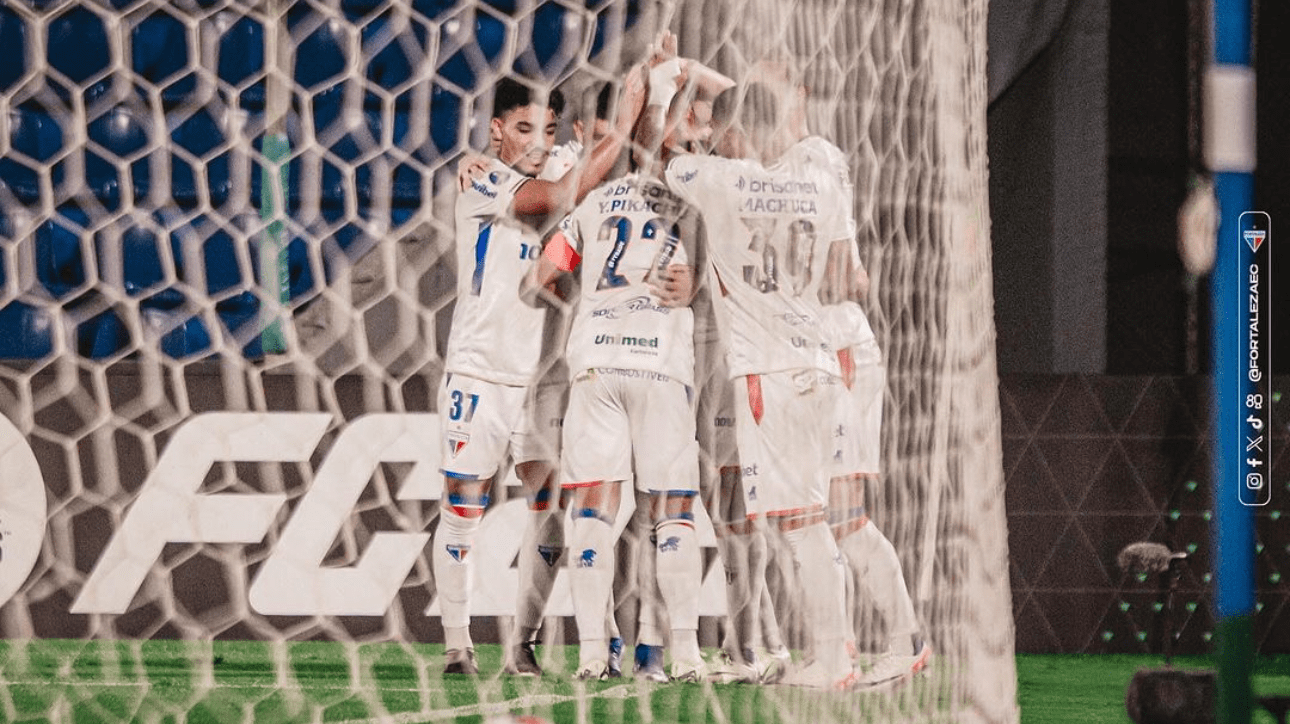 Jogadores do Fortaleza comemorando gol sobre Sportivo Trinidense pela Copa Sul-Americana (foto: Mateus Lotif/FEC)