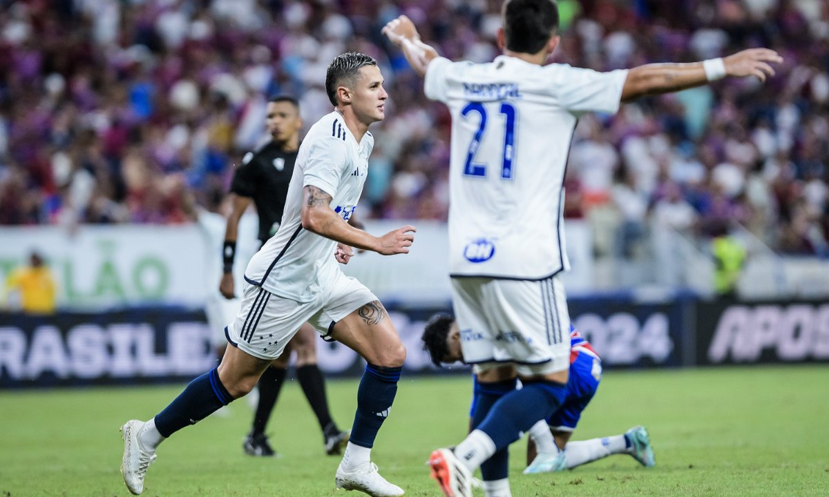 Mateus Vital comemora gol pelo Cruzeiro (foto: Gustavo Aleixo/Cruzeiro)
