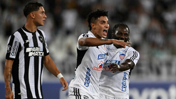 Botafogo e Junior Barranquila no Nilton Santos (foto: MAURO PIMENTEL / AFP)