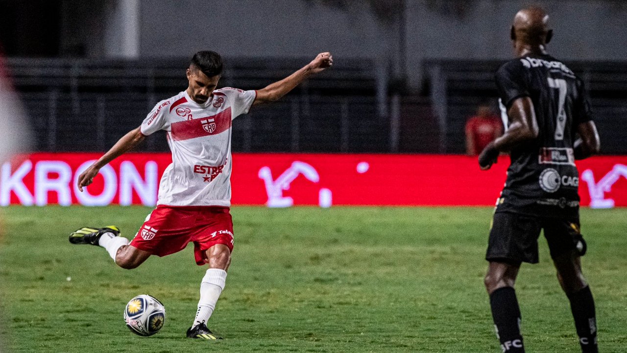 CRB contra Botafogo-PB pela Copa do Nordeste (foto: Francisco Cedrim)