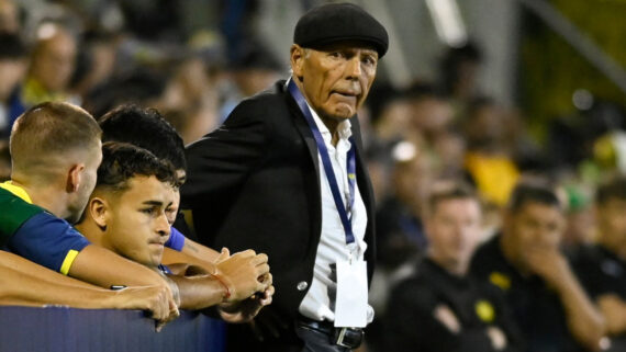 Miguel Ángel Russo, técnico do Rosario Central (foto: Marcelo Manera / AFP)