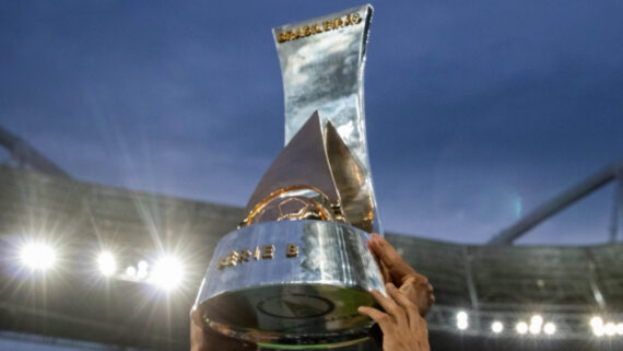 Troféu da Série B do Campeonato Brasileiro (foto: Amanda Paiva/CBF)