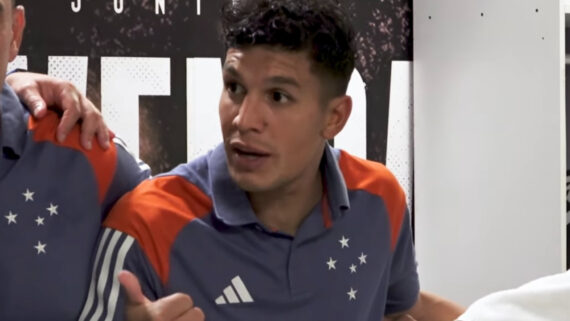 Lucas Romero no vestiário do Castelão após Fortaleza x Cruzeiro (foto: Reprodução YouTube do Cruzeiro)