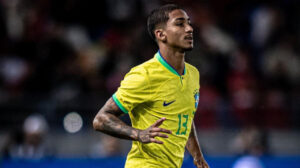 Arthur substituiu Emerson Royal nos minutos finais da derrota do Brasil para Marrocos por 2 a 1 - Crédito: 