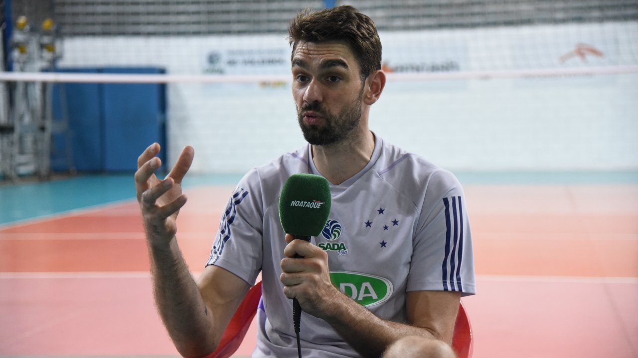 Lucão com a camisa do Cruzeiro em entrevista exclusiva ao No Ataque (foto: Gladyston Rodrigues/EM/D.A. Press)