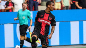 Logo na primeira temporada, Arthur conquistou o Campeonato Alemão pelo Bayer Leverkusen - Crédito: 