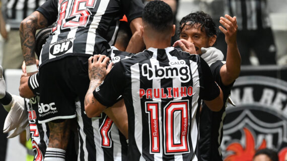 Paulinho comemorando gol contra Cruzeiro (foto: Leandro Couri/EM D.A Press)