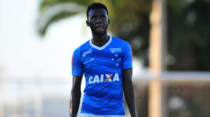 Allano foi revelado pelo Cruzeiro e jogou no clube entre 2015 e 2017 - Crédito: 