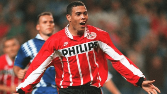 Ronaldo, sócio majoritário da SAF do Cruzeiro, jogando pelo PSV em 1994 (foto: Reprodução)