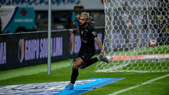 Gabigol comemorando gol pelo Flamengo (foto: Marcelo Cortes/CRF

)