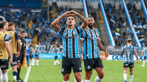 Cristaldo, do Grêmio, comemorando gol - Crédito: 