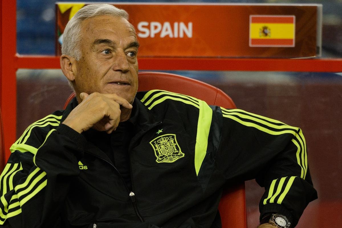 Ignacio Quereda no banco de reservas (foto: Minas Panagiotakis/AFP - 13/6/15)